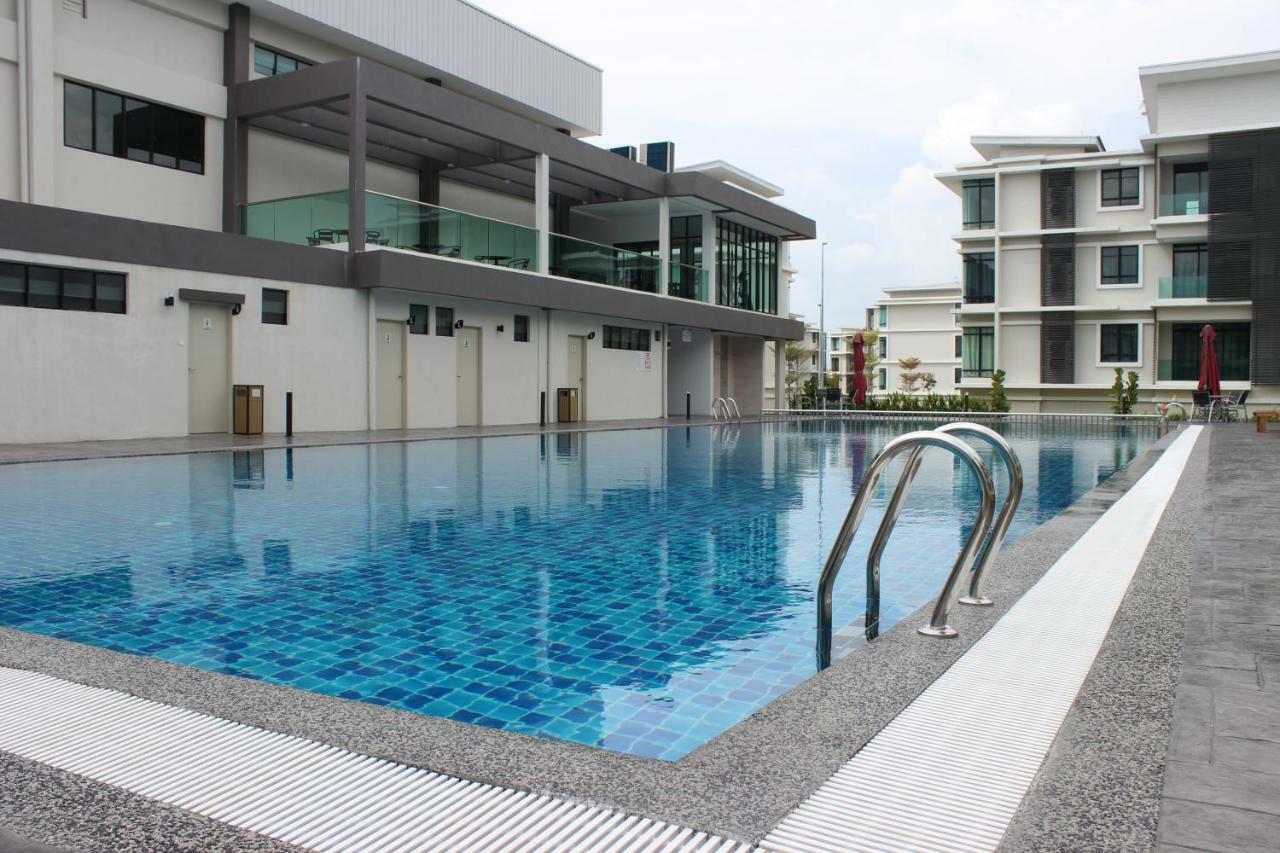 The Meadow Park Apartment Kampar Exterior foto